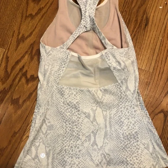 Lululemon Sports Bra/Tank Snakeskin Print Size 4 - Picture 3 of 7